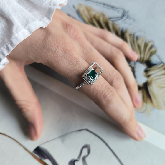 Silver ring with agate 1.428ct, cubic zirconia