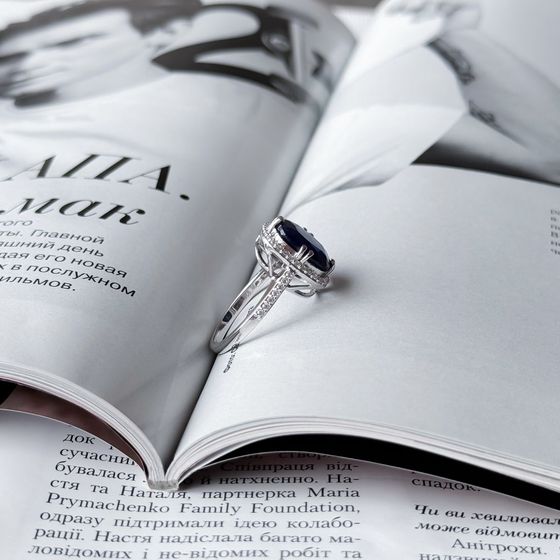 Срібна каблучка з сапфіром 7.803ct, фіанітами