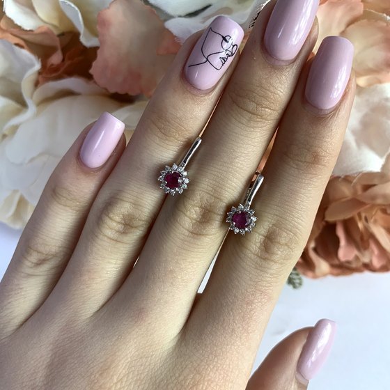 Серебряные серьги с рубином