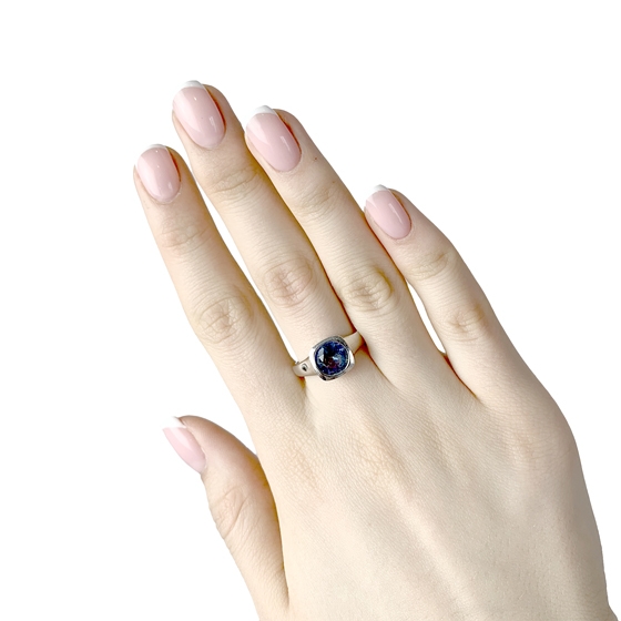 Silver ring with a 1.308-carat mystic topaz
