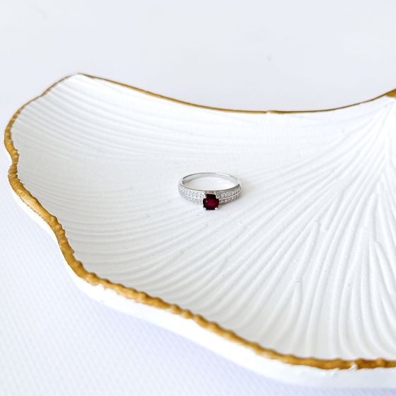 Sterling silver ring with 0.932ct ruby, fianites