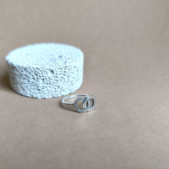 Срібна каблучка з фіанітами