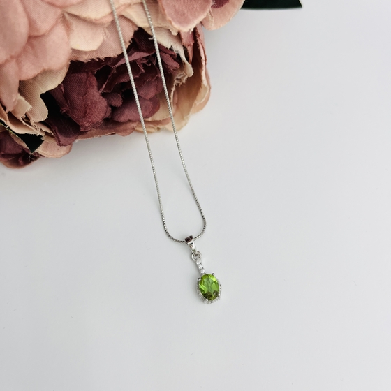 Silver pendant with sultanite