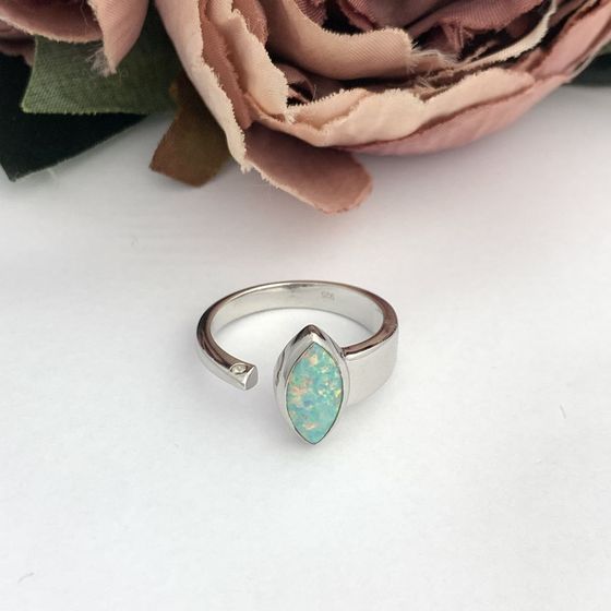 Silver ring with opal 0.625ct