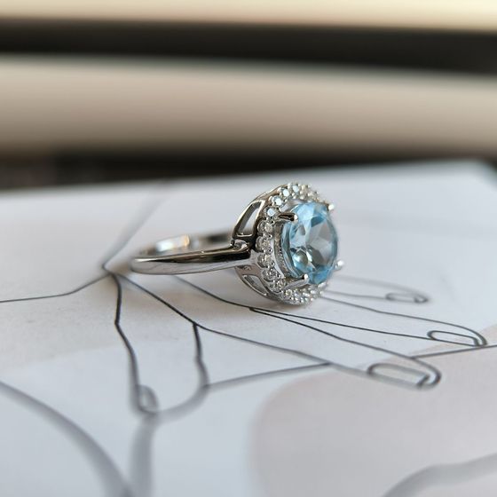 Серебряное кольцо с топазом 2.737ct