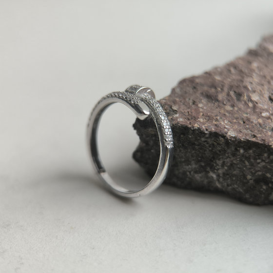 Срібна каблучка з фіанітами 0.62ct