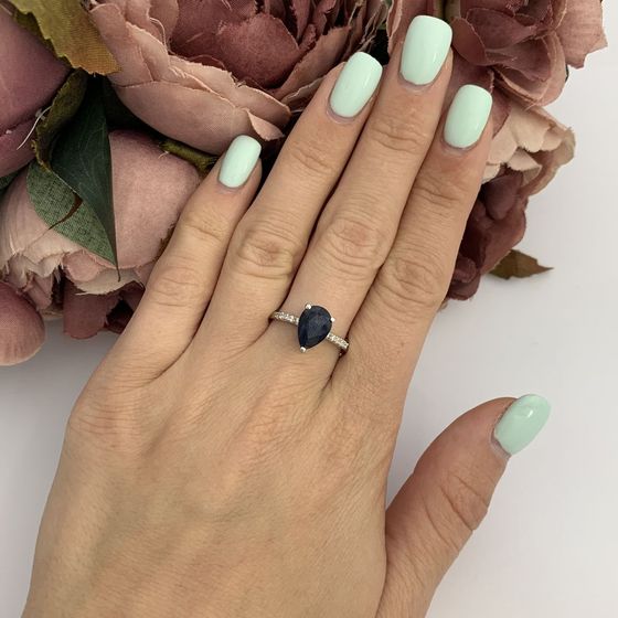 Silver ring with a 2.325-carat sapphire