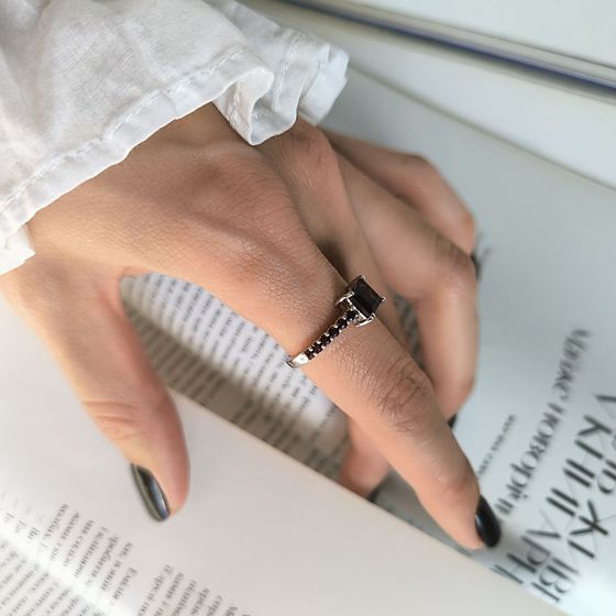 Срібна каблучка з гранатом 2.058ct