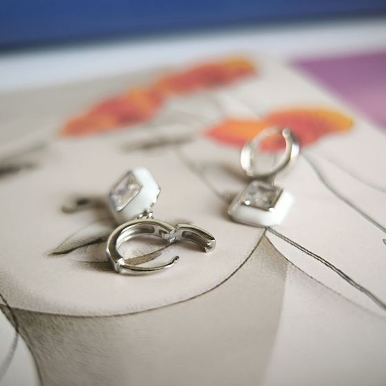 Срібні сережки з фіанітами, емаллю