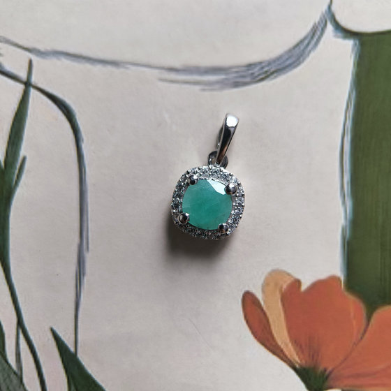 Срібна підвіска із смарагдом 0,666 карата