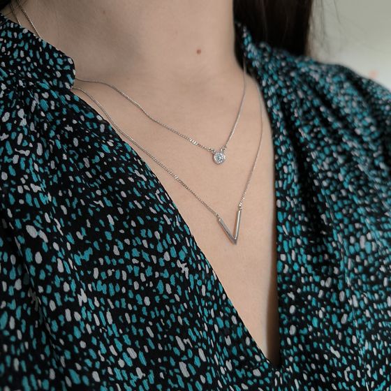 Silver necklace with phianites