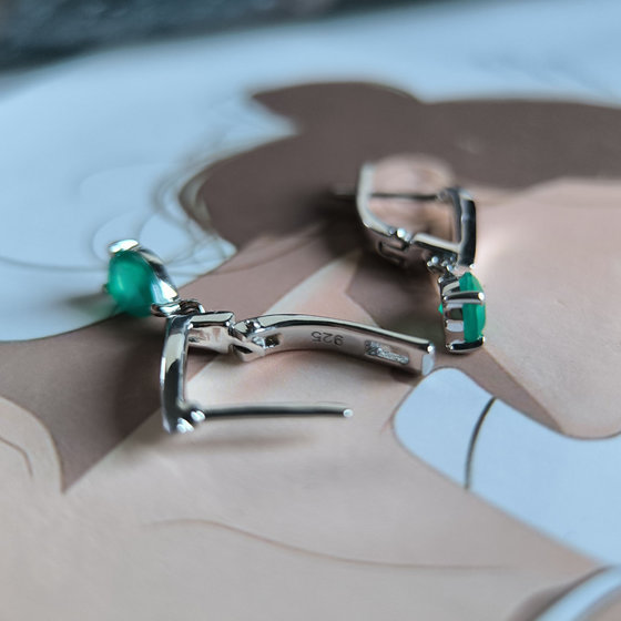 Silver earrings with agate, 1.258 ct