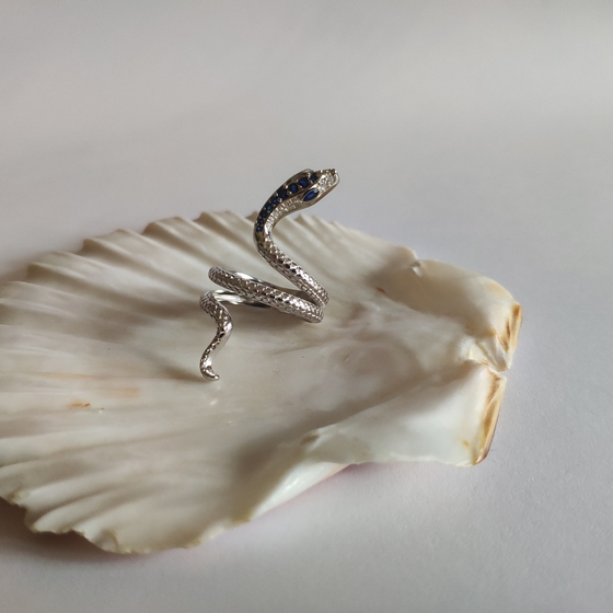 Серебряное кольцо с фианитами