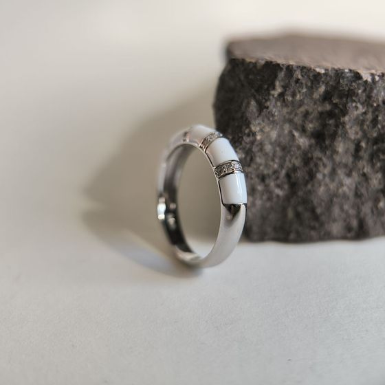 Silver ring with phianites, semallu