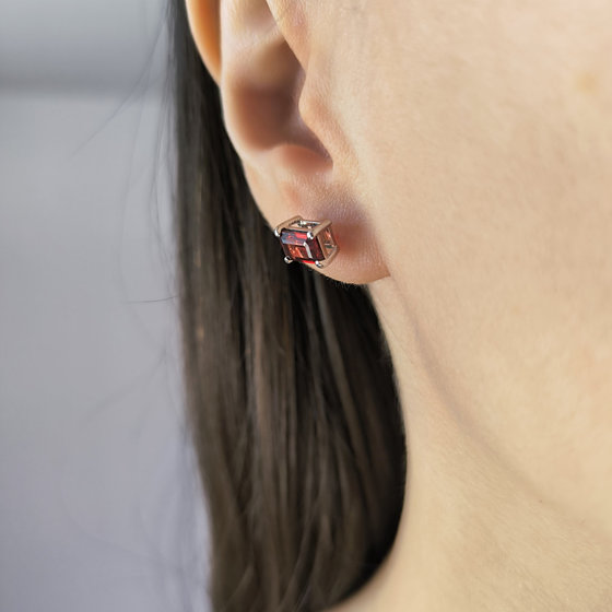 Срібні сережки з гранатом 2.258ct