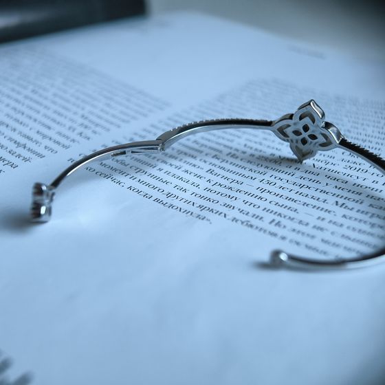 Срібний браслет з перламутром, фіанітами