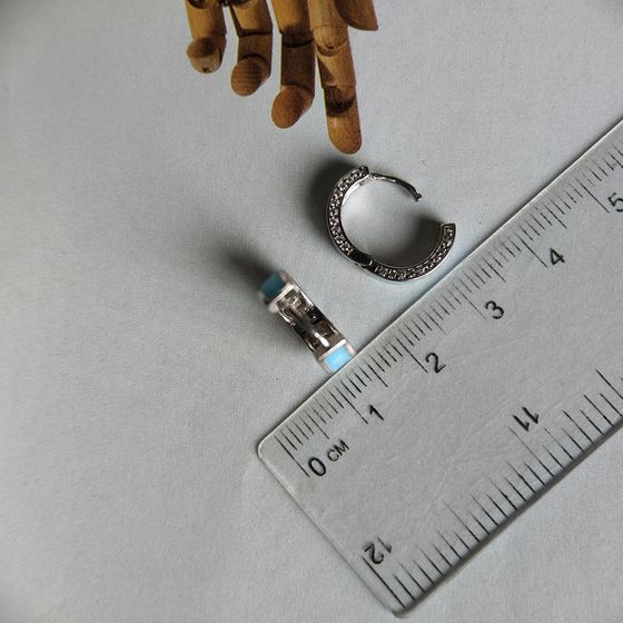 Срібні сережки з фіанітами, емаллю