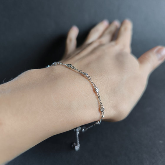 Silver bracelet with cubic zirconia