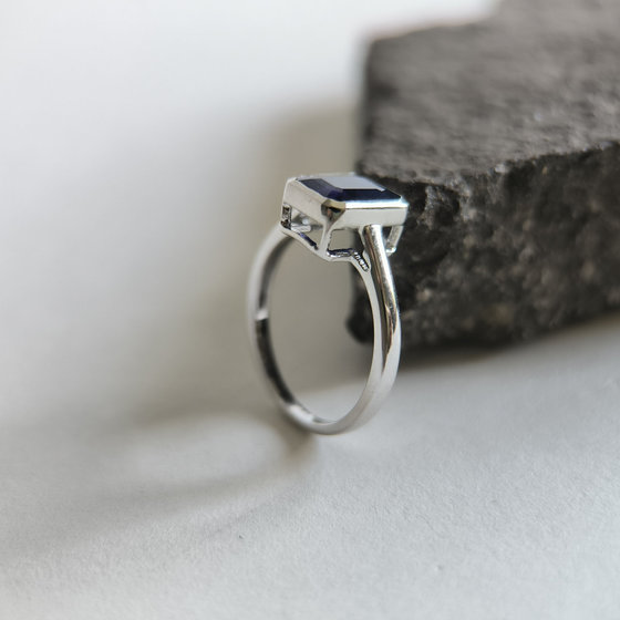 Silver ring with a 2.11-carat sapphire