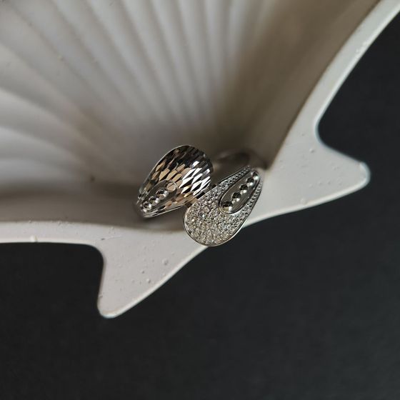 Срібна каблучка з фіанітами