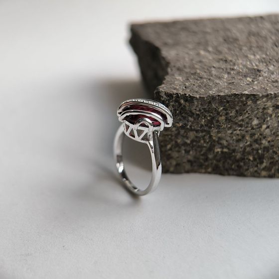 Срібна каблучка з гранатом 4.055ct