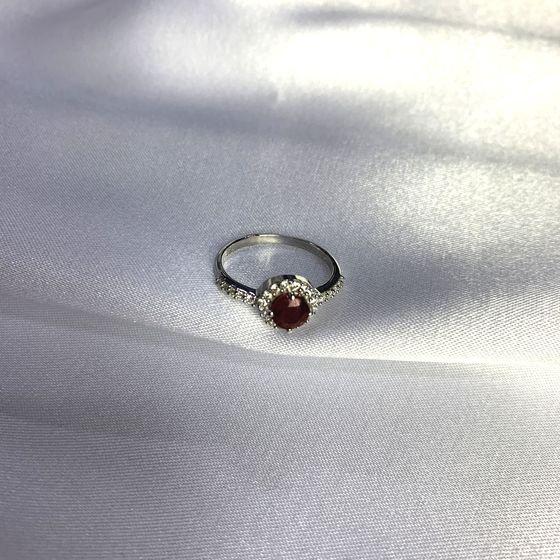 Серебряное кольцо с рубином 1.05ct