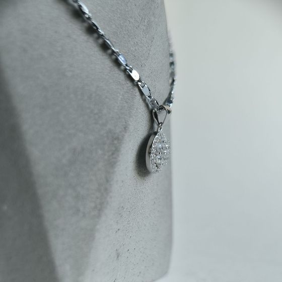 Silver pendant with phianites