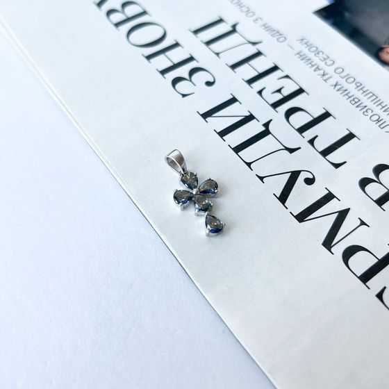 Серебряный крестик с мистик топазом