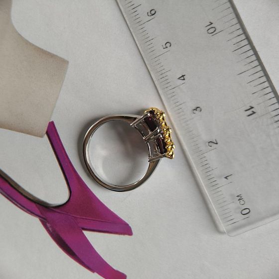 Срібна каблучка з гранатом 4.135ct