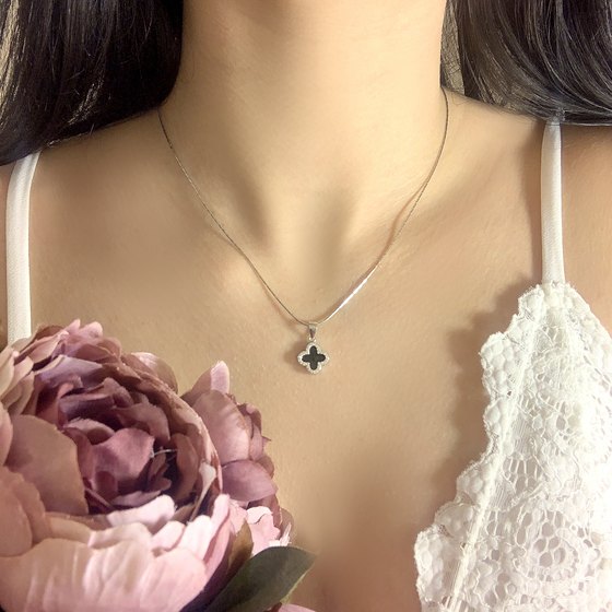 Silver pendant with yemallu