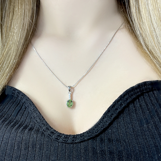Silver pendant with sultanite