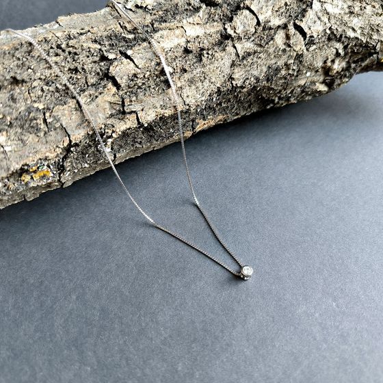 Silver necklace with phianites