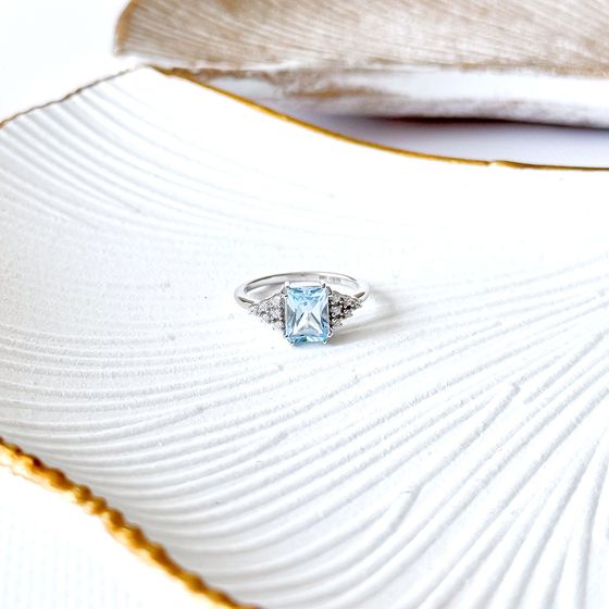 Срібна каблучка з топазом 2.13ct