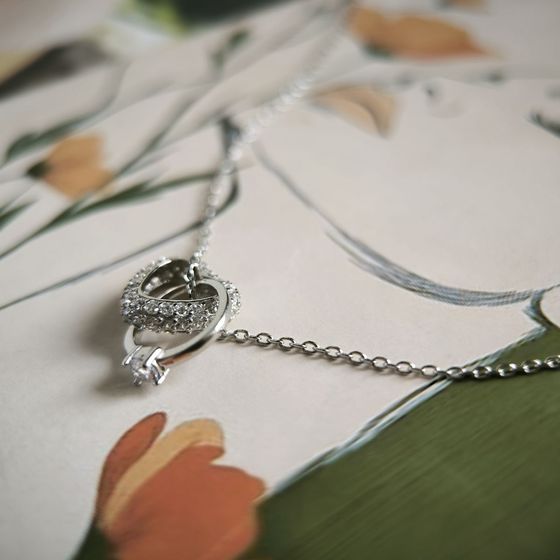 Silver necklace with phianites