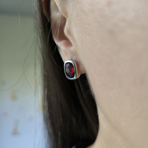 Silver earrings with garnet nano