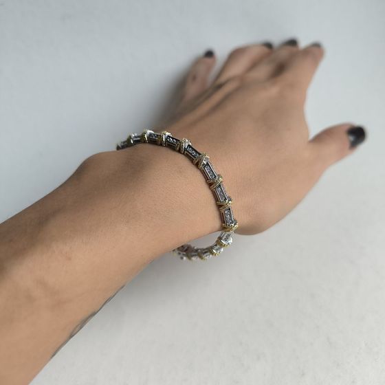 Silver bracelet with phianites