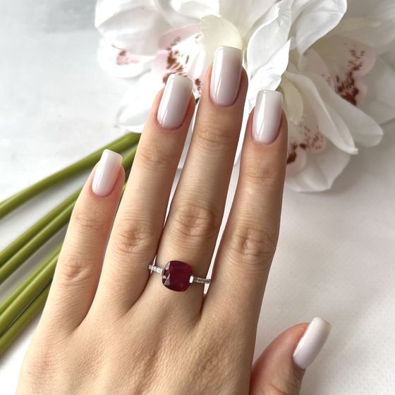 Серебряное кольцо с рубином