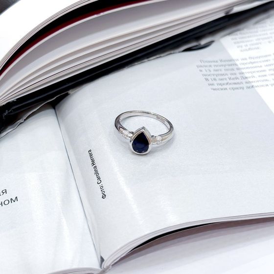 Срібна каблучка з сапфіром 1.757ct, фіанітами