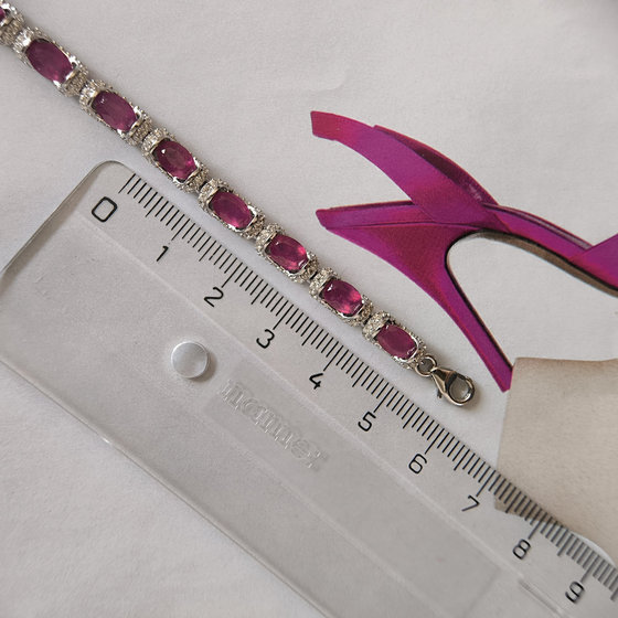 Silver bracelet with a 13.66ct ruby