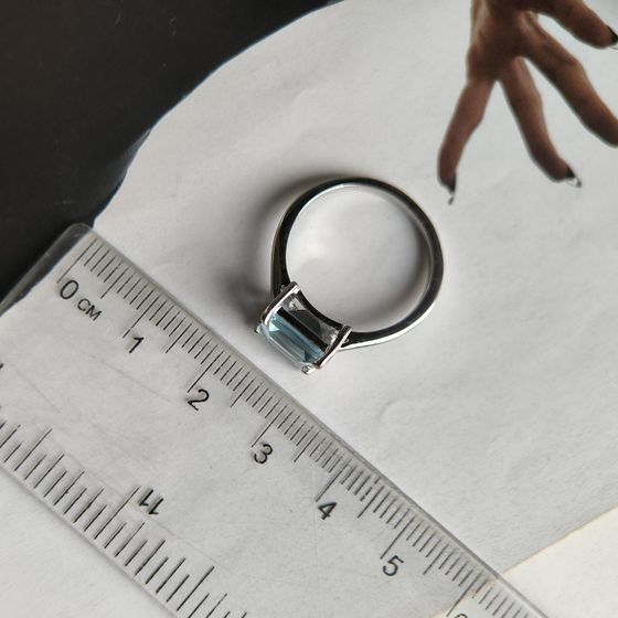 Серебряное кольцо с топазом 2.983ct