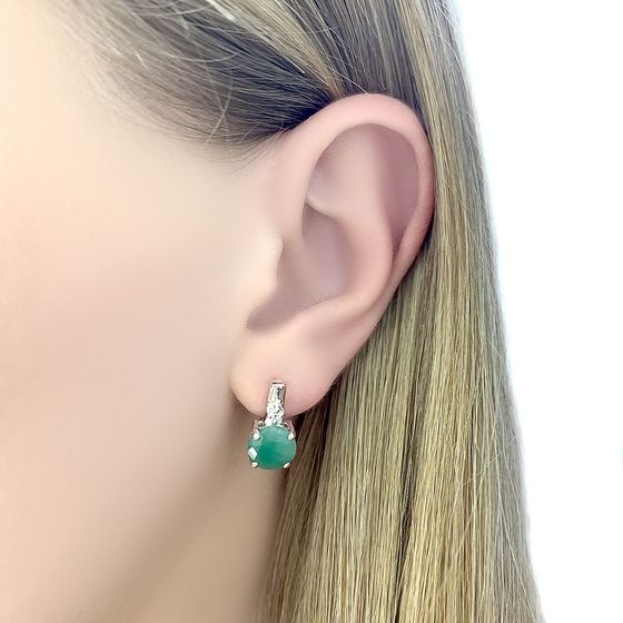 Silver earrings with a 3.615-carat emerald