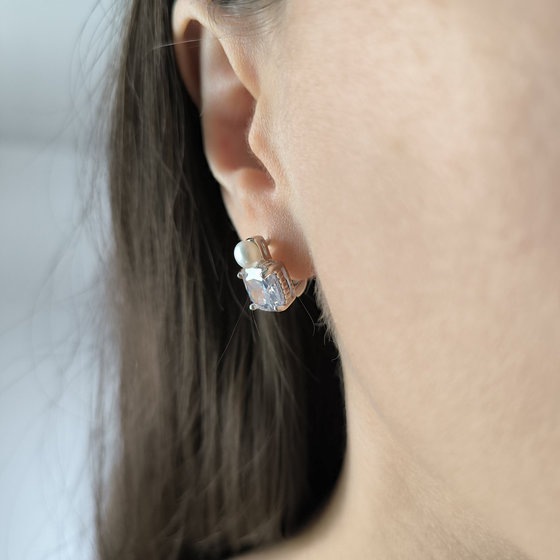 Silver earrings with pearls and cubic zirconia