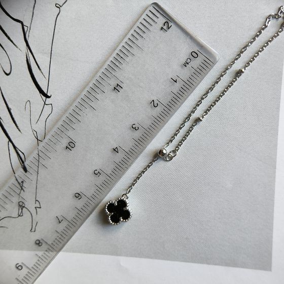 Silver necklace with onyx