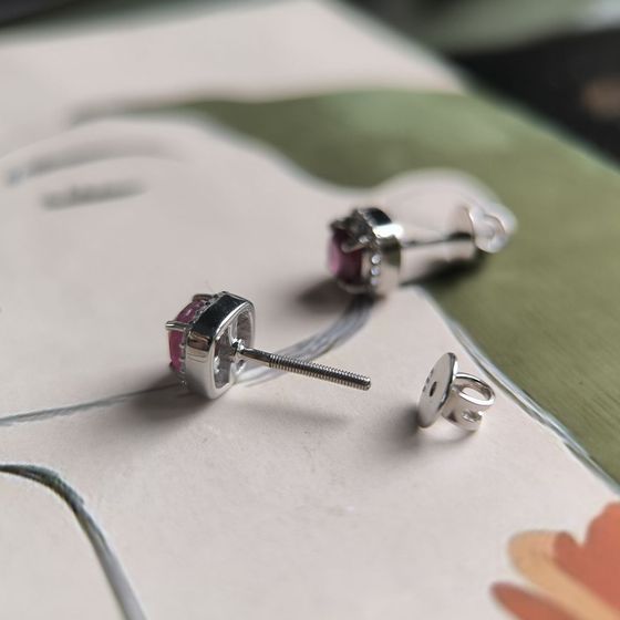 Срібні сережки з рубіном 1.655ct, фіанітами