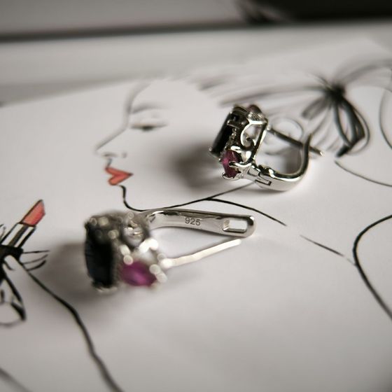 Серебряные серьги с сапфиром 4.337ct, рубином, фианитами