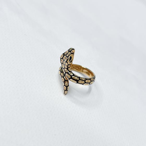 Золотое кольцо с емаллю