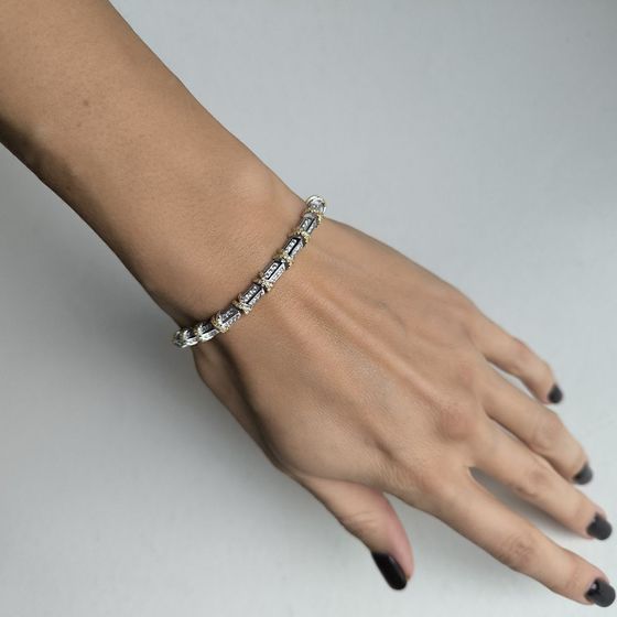 Silver bracelet with phianites