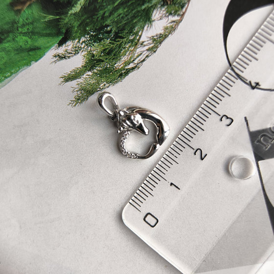 Silver pendant with cubic zirconia