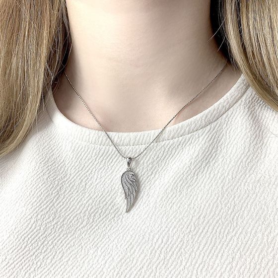 Silver pendant with phianites