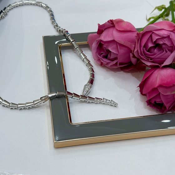 Серебряное колье с фианитами